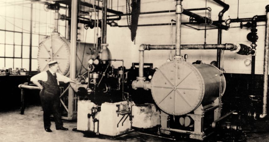 Foto da primeira fábrica